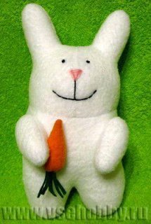 игрушка ручной работы белый кролик